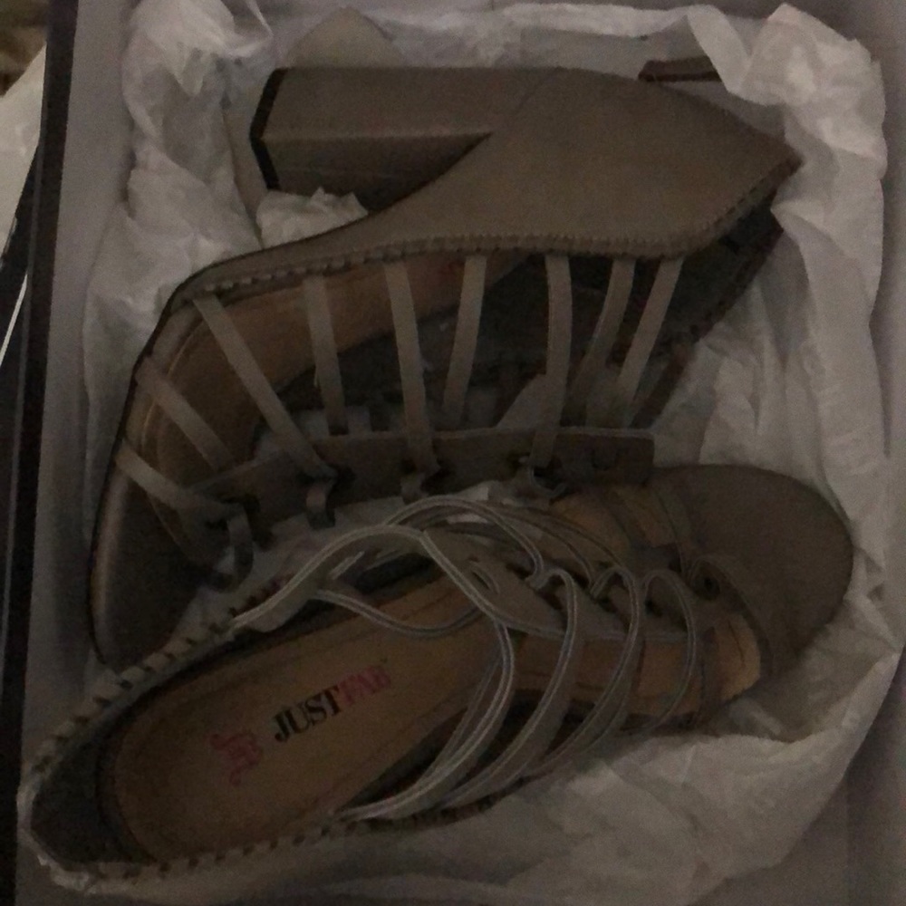 Shoe